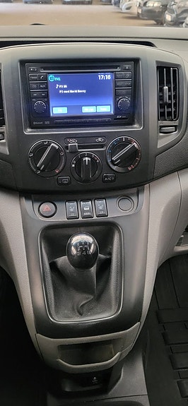 Nissan NV200 9 of 11