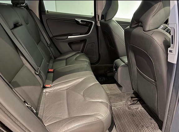 Volvo XC60 5 of 16