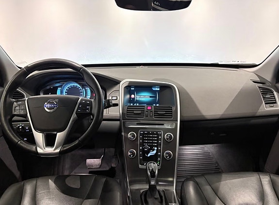 Volvo XC60 6 of 16