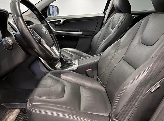 Volvo XC60 4 of 16