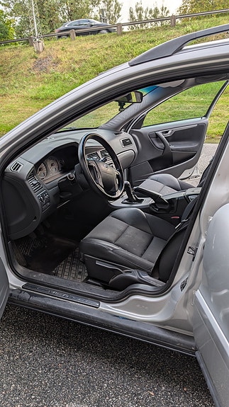 Volvo V70 3 of 8