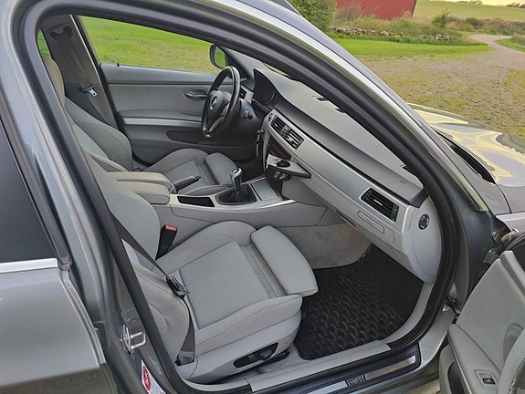 BMW 325i 5 of 10