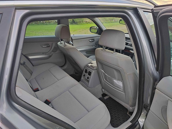 BMW 325i 6 of 10