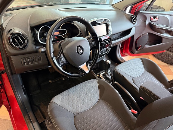 Renault Clio 12 of 26