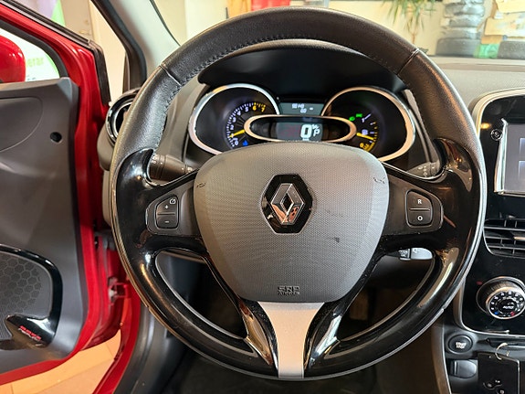 Renault Clio 18 of 26