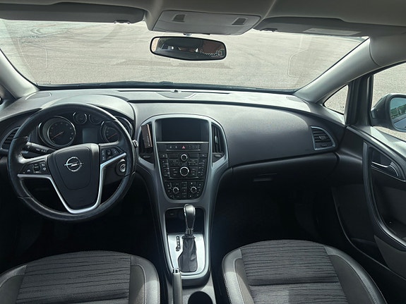 Opel Astra 12 of 14