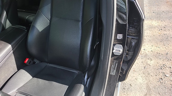 Mercedes-Benz E220 4 of 5