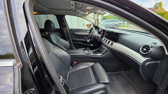 Mercedes-Benz E220 4 of 6