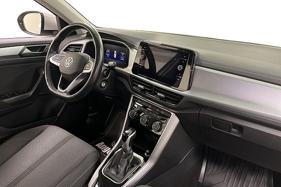 Volkswagen T-Roc 16 of 26