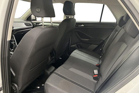 Volkswagen T-Roc 17 of 26