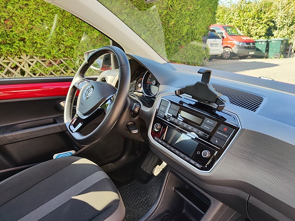 Volkswagen UP! 4 of 7