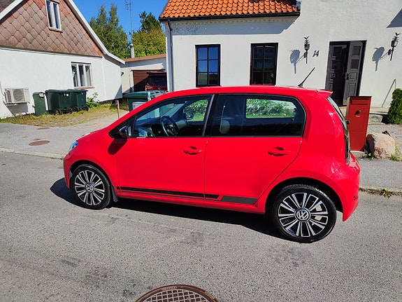 Volkswagen UP! 2 of 7