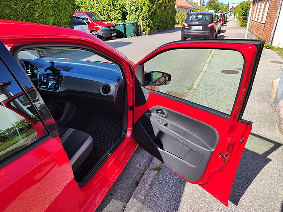 Volkswagen UP! 5 of 7