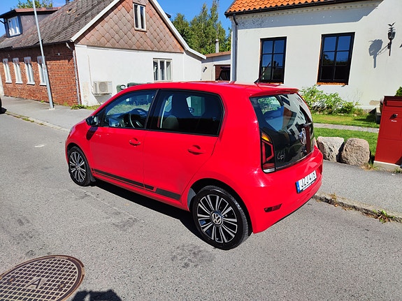 Volkswagen UP! 3 of 7