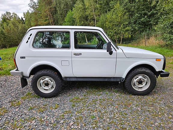 Lada Niva 2 of 15