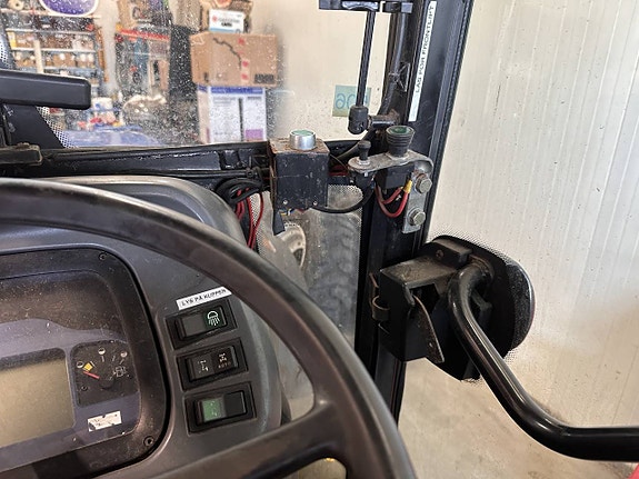 New Holland TN75N 4WD 9 of 9