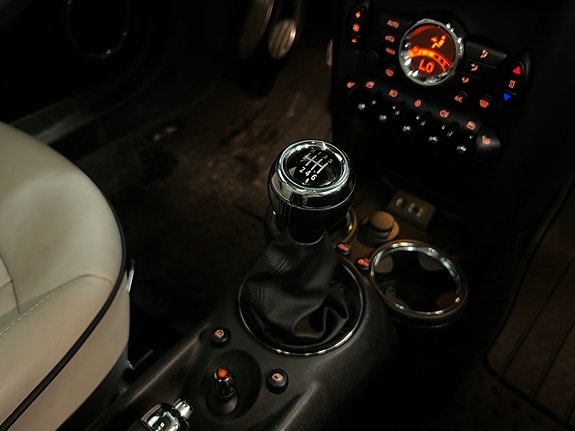 MINI Cooper S 16 of 25