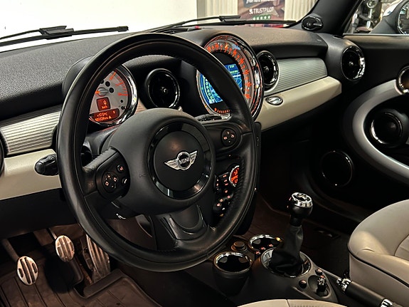 MINI Cooper S 11 of 25