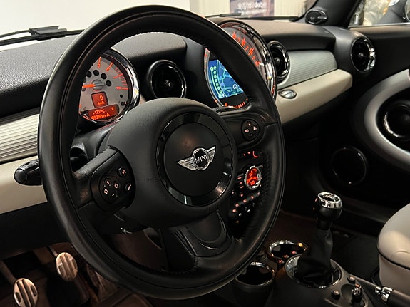 MINI Cooper S 12 of 25