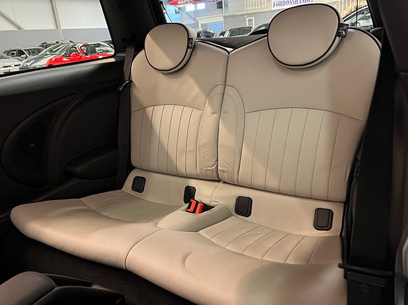 MINI Cooper S 23 of 25