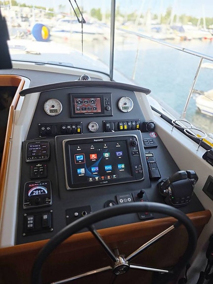 Beneteau Swift Trawler 44 -2016 | 2 x Volvo Penta D4-300 9 of 12