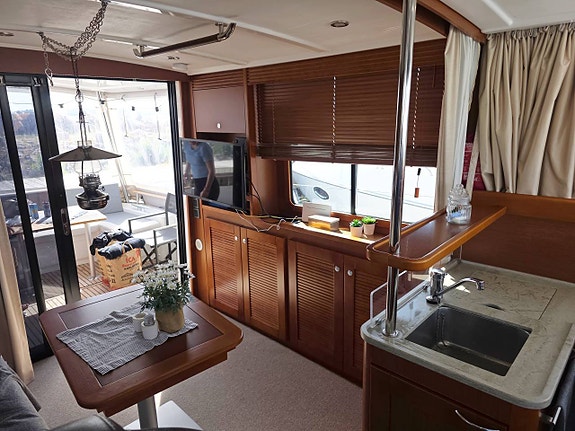 Beneteau Swift Trawler 44 -2016 | 2 x Volvo Penta D4-300 7 of 12