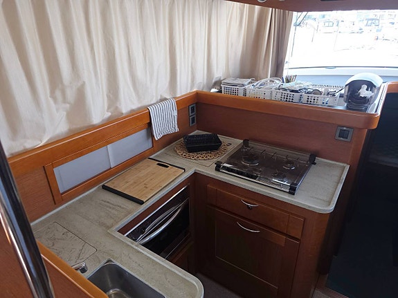 Beneteau Swift Trawler 44 -2016 | 2 x Volvo Penta D4-300 8 of 12