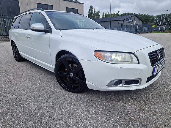 Volvo V70 13 of 17