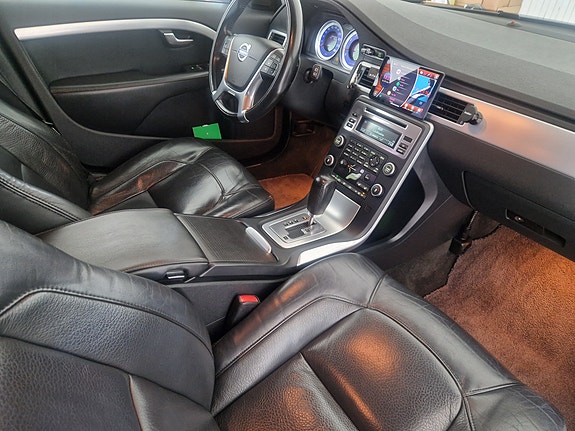 Volvo V70 4 of 17