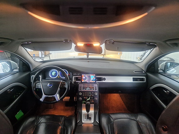Volvo V70 8 of 17