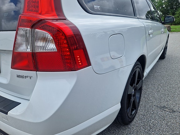 Volvo V70 11 of 17