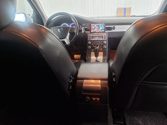 Volvo V70 7 of 17