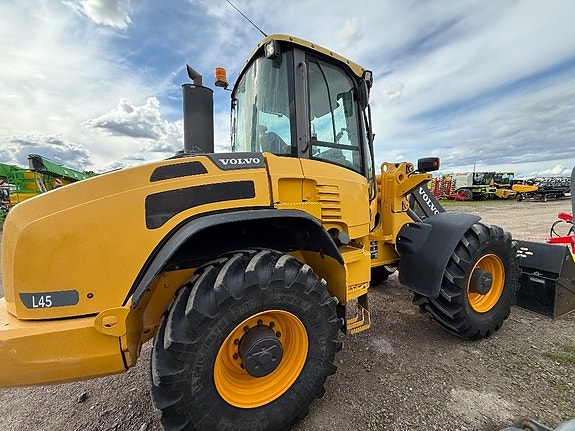 Volvo L 45 F 2 of 7
