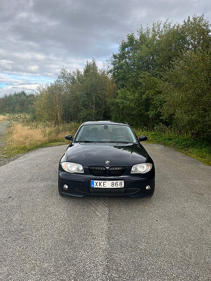 BMW 120i 2 of 11