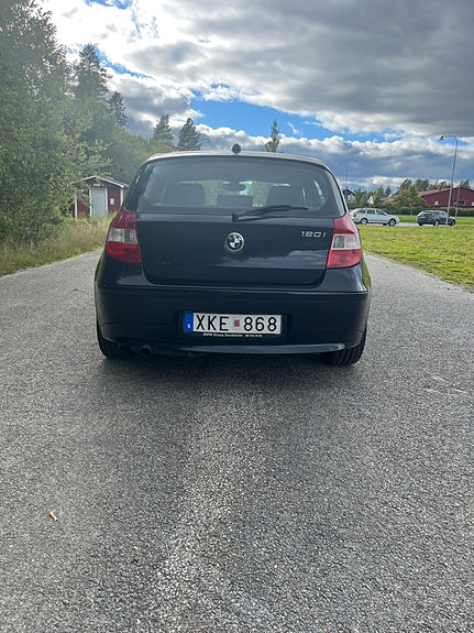 BMW 120i 5 of 11
