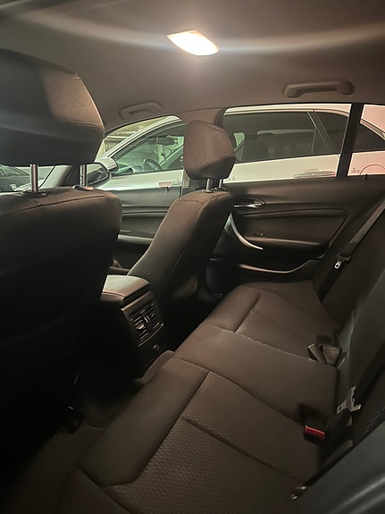 BMW 118i 3 of 6