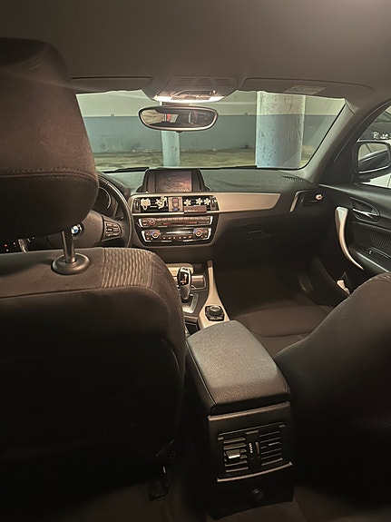 BMW 118i 4 of 6