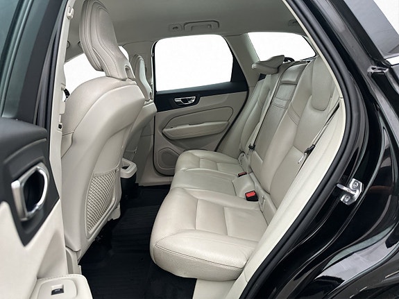 Volvo XC60 30 of 30