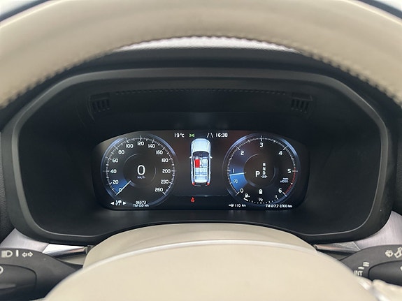 Volvo XC60 17 of 30