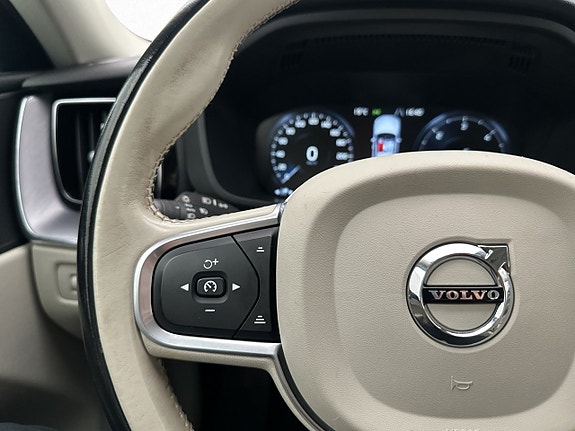 Volvo XC60 16 of 30