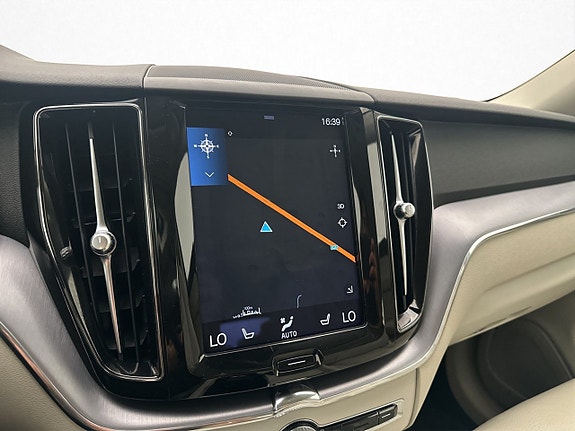 Volvo XC60 21 of 30