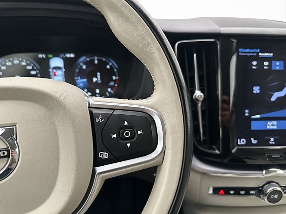 Volvo XC60 18 of 30