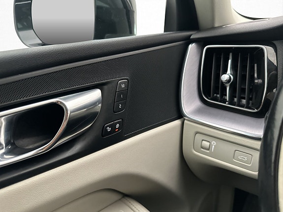 Volvo XC60 13 of 30