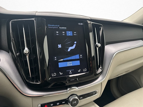 Volvo XC60 25 of 30