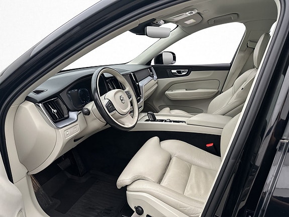 Volvo XC60 12 of 30