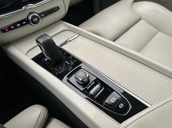 Volvo XC60 27 of 30