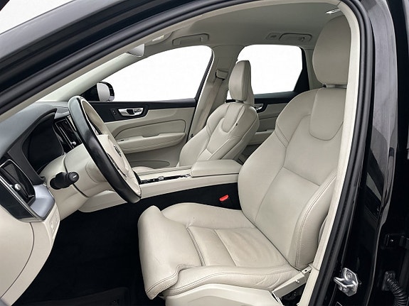 Volvo XC60 11 of 30