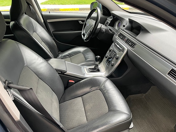 Volvo V70 2 of 2