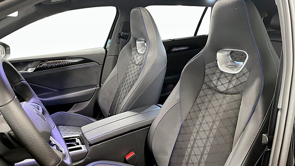 Volkswagen Passat 9 of 16