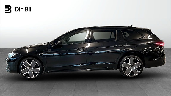 Volkswagen Passat 3 of 16